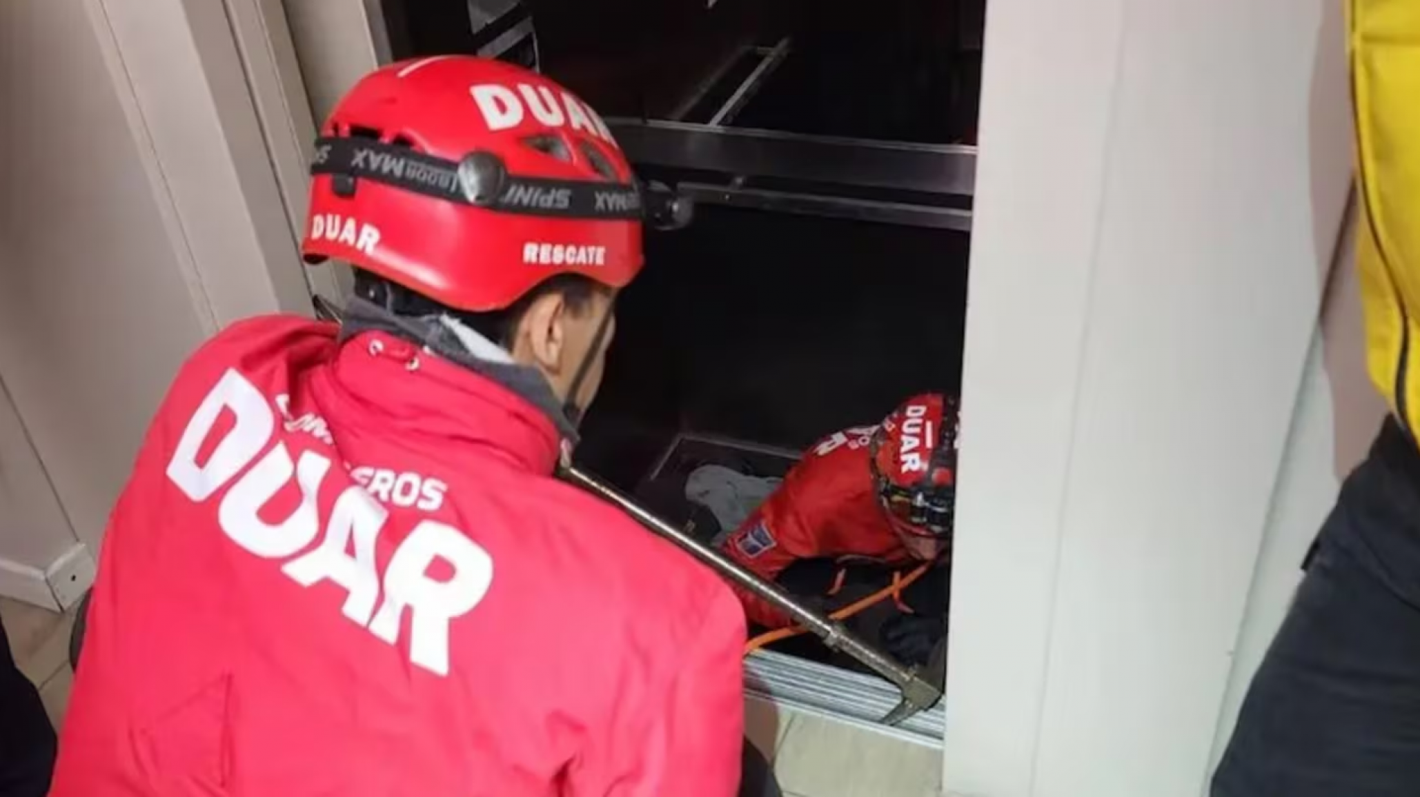 Tragedia en Córdoba: hallaron sin vida a un guardia atrapado en un ascensor