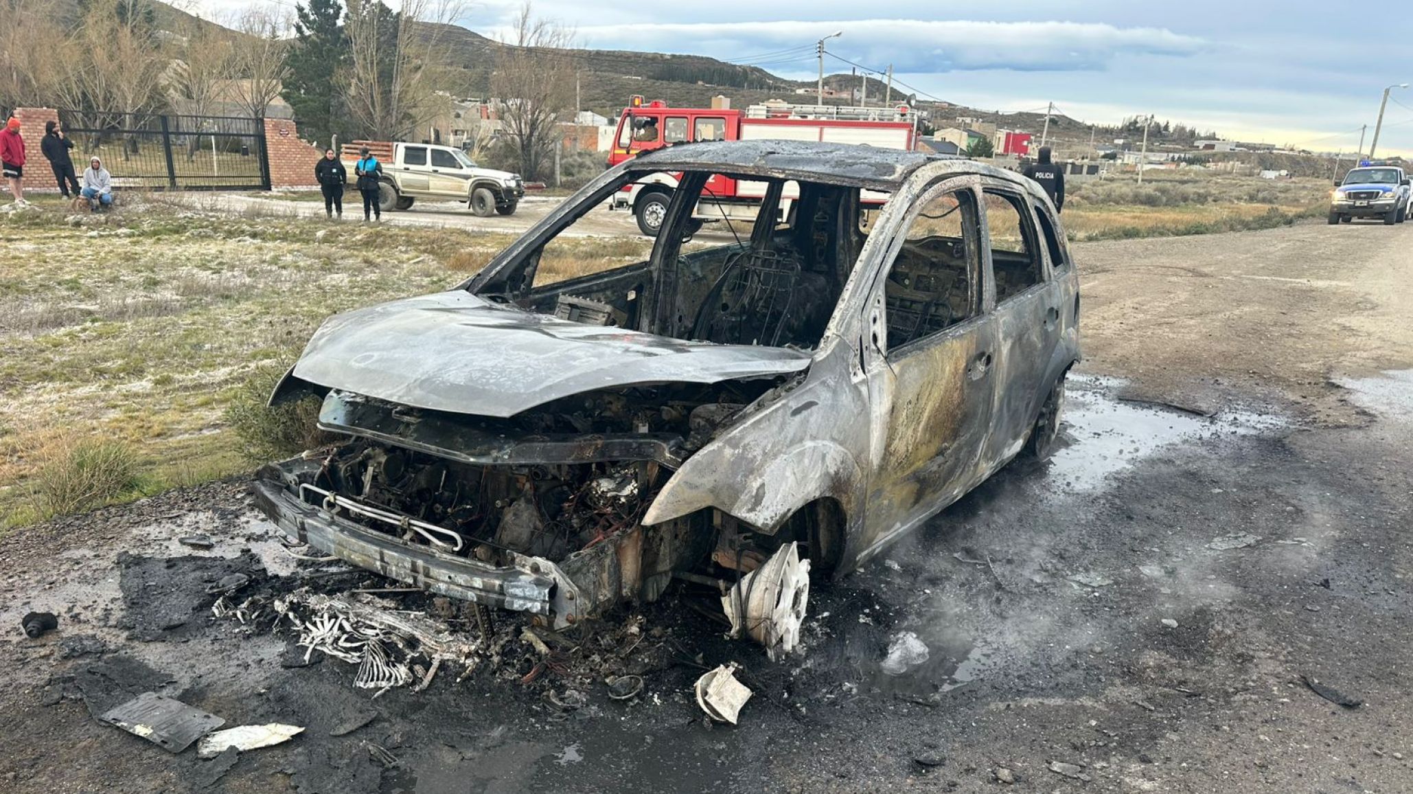 Un auto se incendió mientras circulaba por la Ruta 26 y el conductor logró salir a tiempo