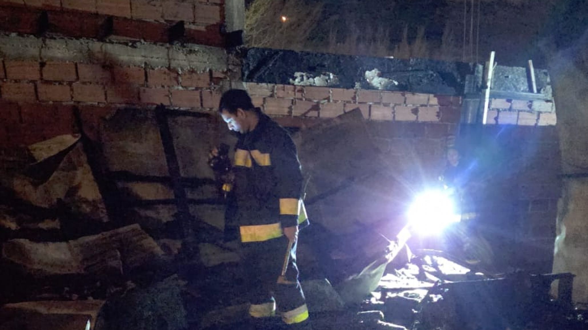 Un incendio destruyó una vivienda en Máximo Abásolo: no hubo personas heridas