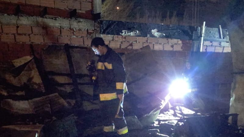 Un incendio destruyó una vivienda en Máximo Abásolo: no hubo personas heridas