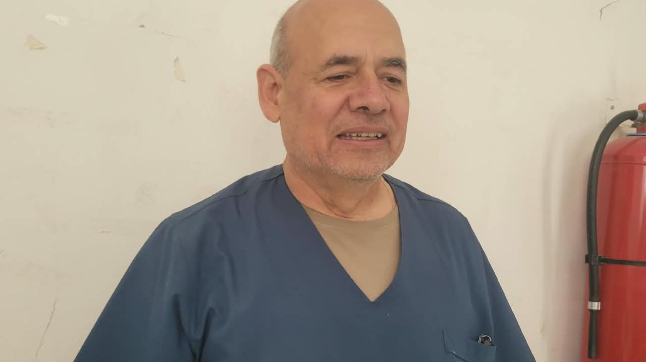Tras 28 años de servicio, un histórico trabajador del Hospital Regional se despide: "Esta es mi casa"