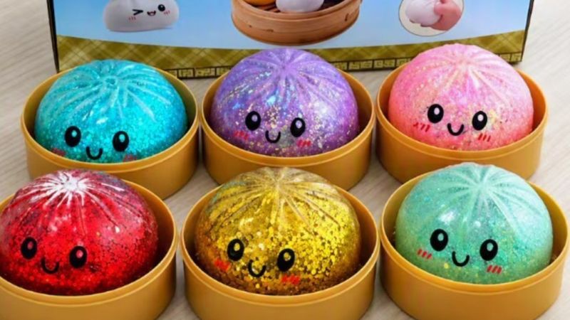 Alerta roja en las jugueterías: prohíben de forma total la venta de los populares muñecos antiestrés "squishy"