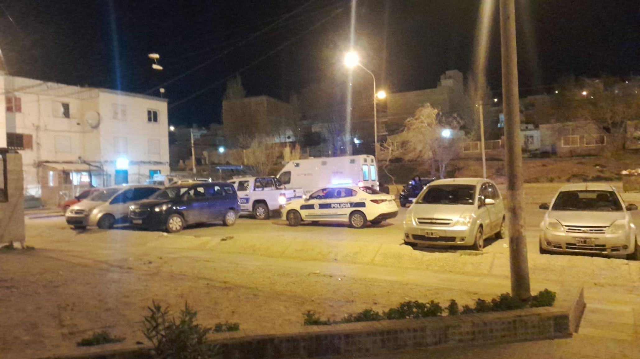 Madrugada violenta en las 1008: un hombre fue herido con un cuchillo en una pelea de pareja