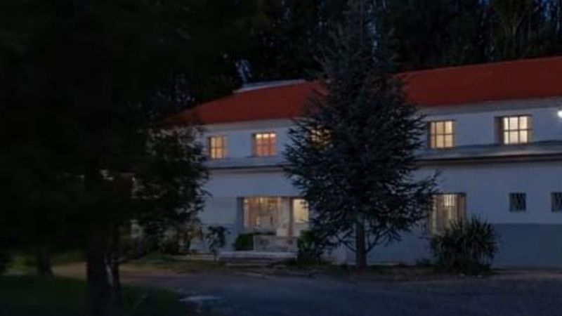 El misterio de una escuela de Chubut: exalumnos aseguran que durante las noches "las sillas se movían solas"