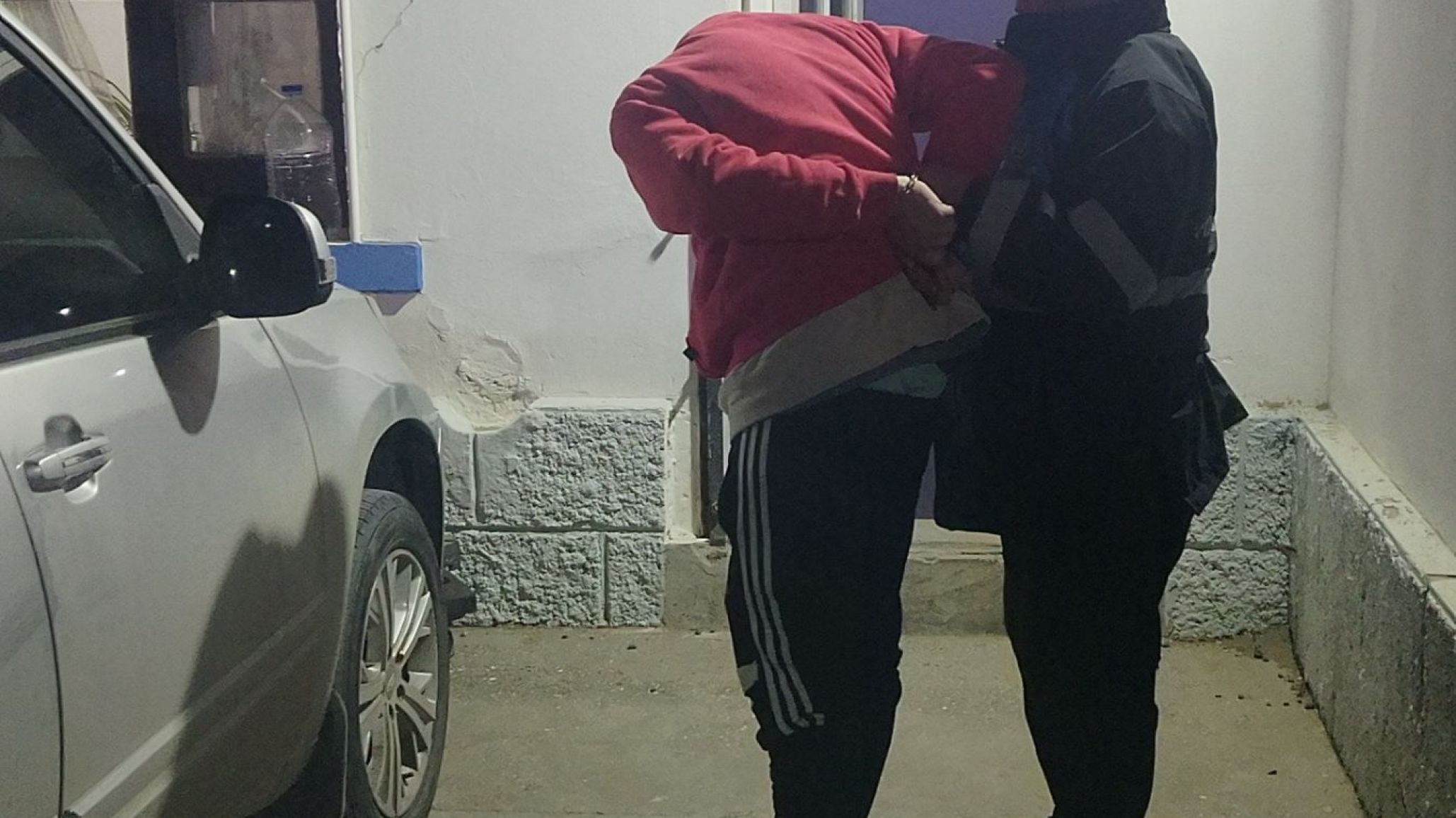 Un vecino sorprendió a dos jóvenes cuando salían de una casa, los persiguió y fueron detenidos