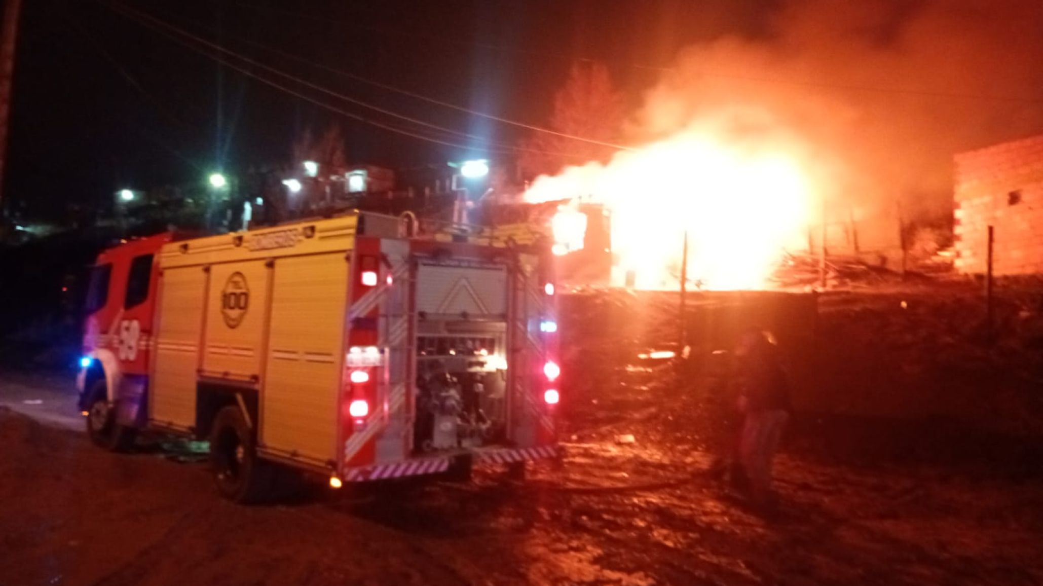 Una cortina se prendió fuego y provocó un incendio: el dueño sufrió quemaduras de tercer grado