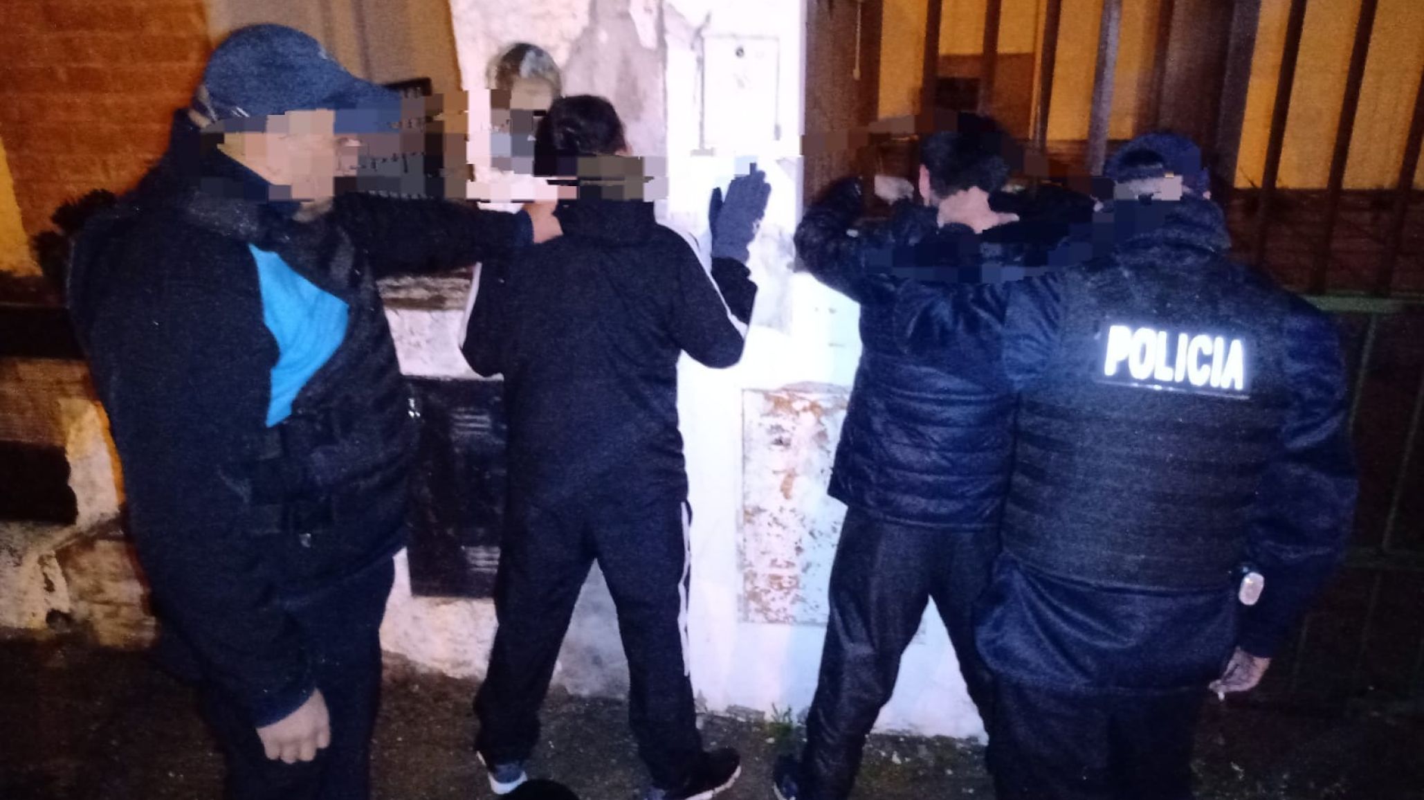 Entraron de madrugada a la casa de una mujer de 77 años y fueron atrapados cuando escapaban
