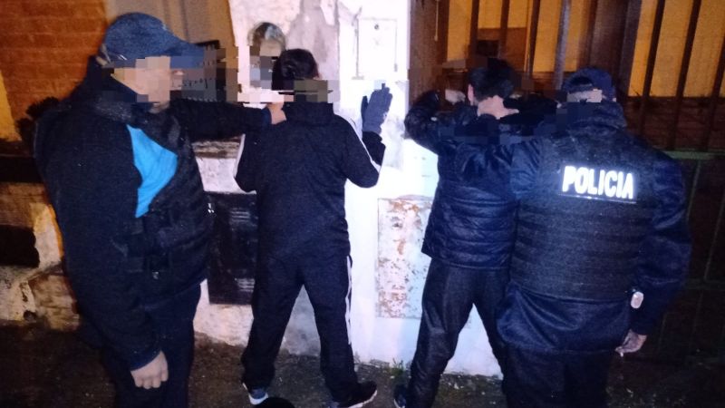 Entraron de madrugada a la casa de una mujer de 77 años y fueron atrapados cuando escapaban