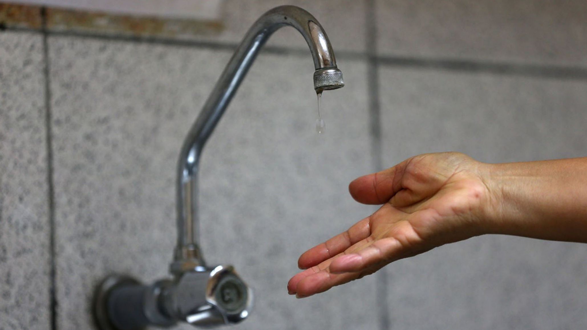 Corte de 18 horas: cuatro barrios de Comodoro se quedan sin agua este jueves por mantenimiento