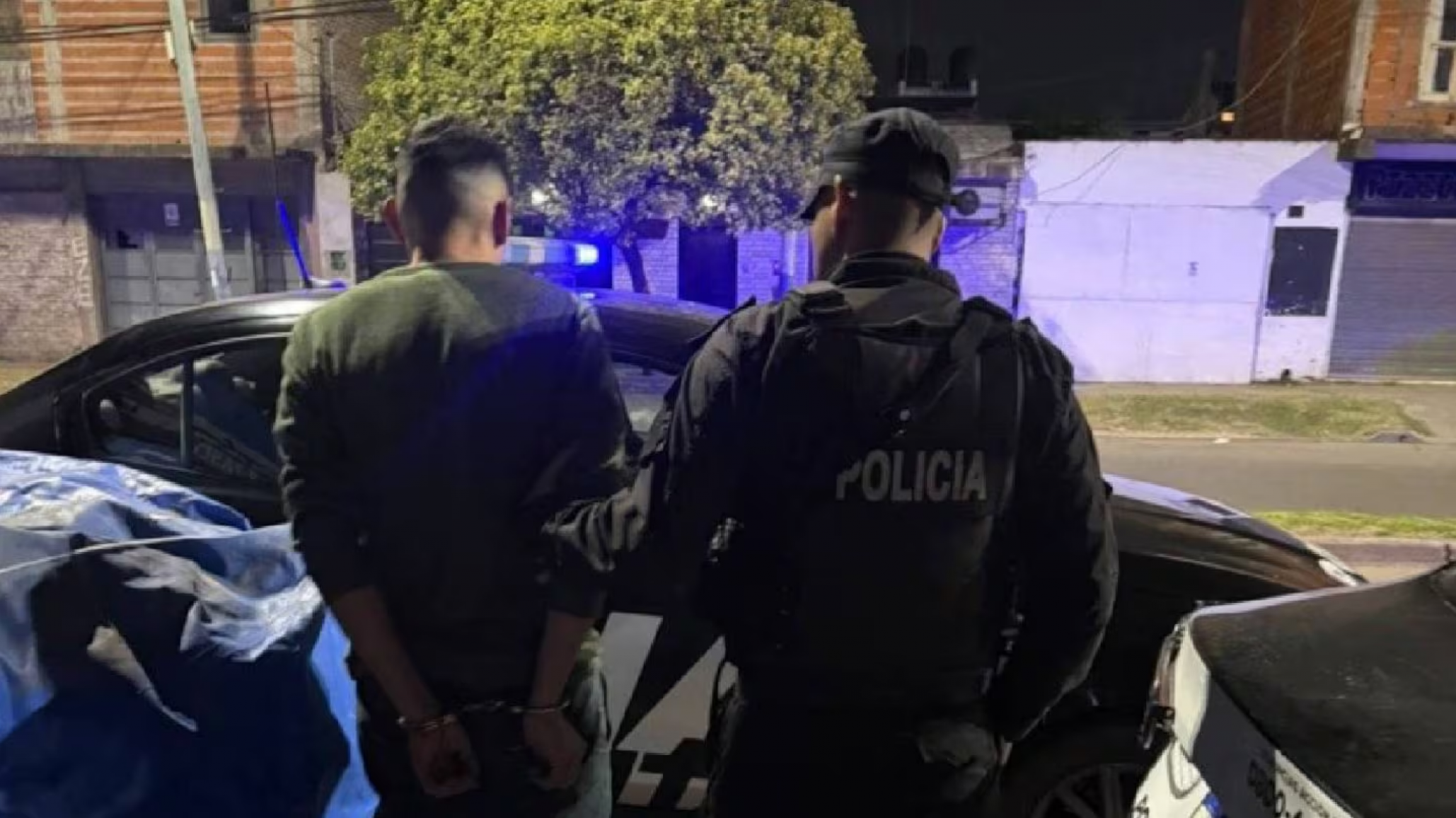 Intentó matar a su pareja mientras dormía, se arrepintió y llamó al 911: quedó preso