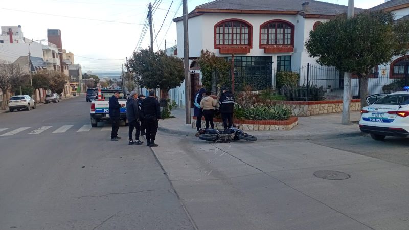 Choque y traslado al hospital: una motociclista herida tras una colisión en Saavedra y Sarmiento