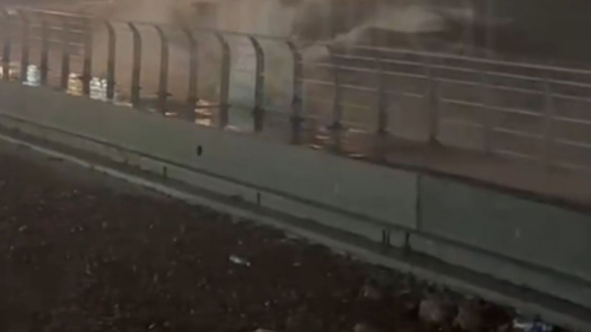 Comodoro Rivadavia: la pleamar provocó una fuerte marejada y el agua llegó a la avenida Ducos