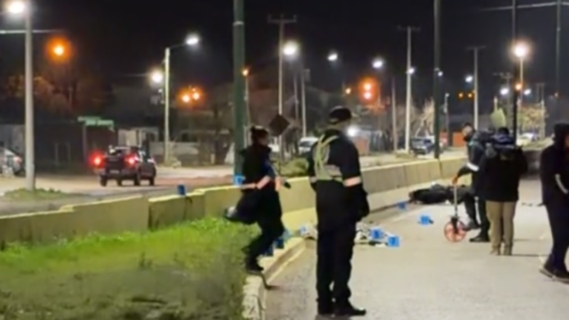 Tragedia en Rawson: murió un motociclista tras impactar contra un muro