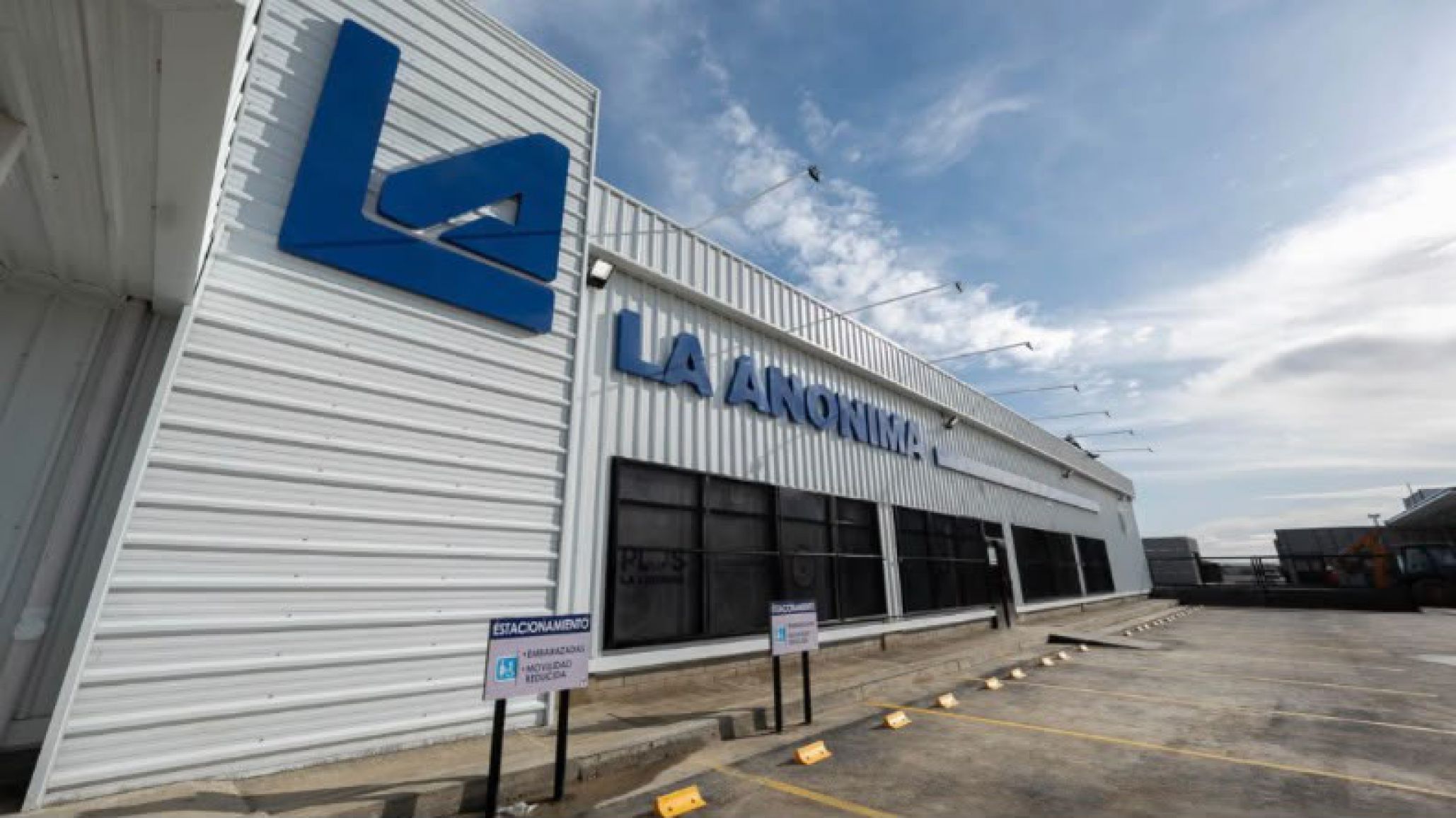 Reclamo en La Anónima: una sola caja y una hora de fila