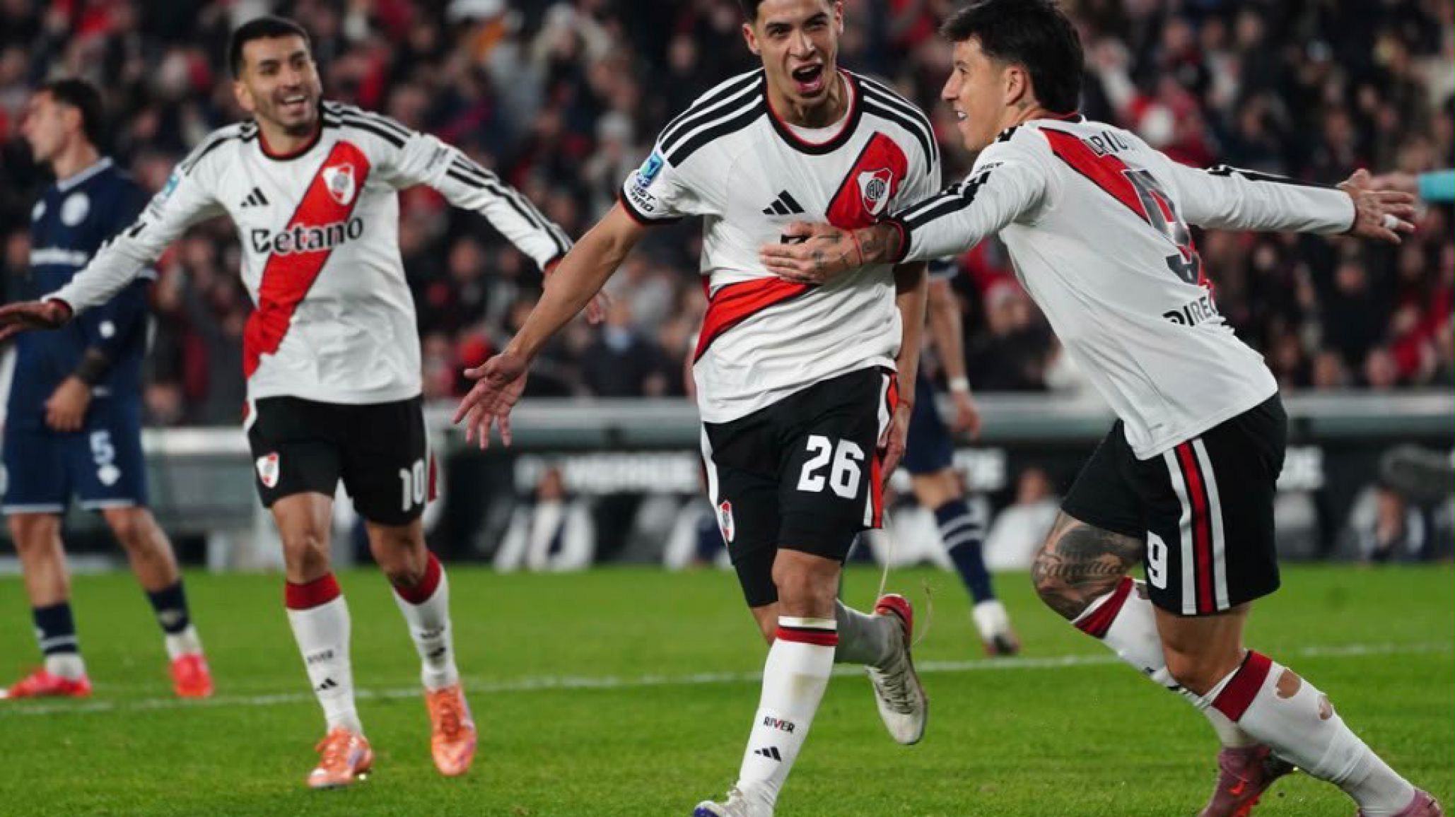 River se hizo fuerte en el Monumental y venció a Independiente Rivadavia
