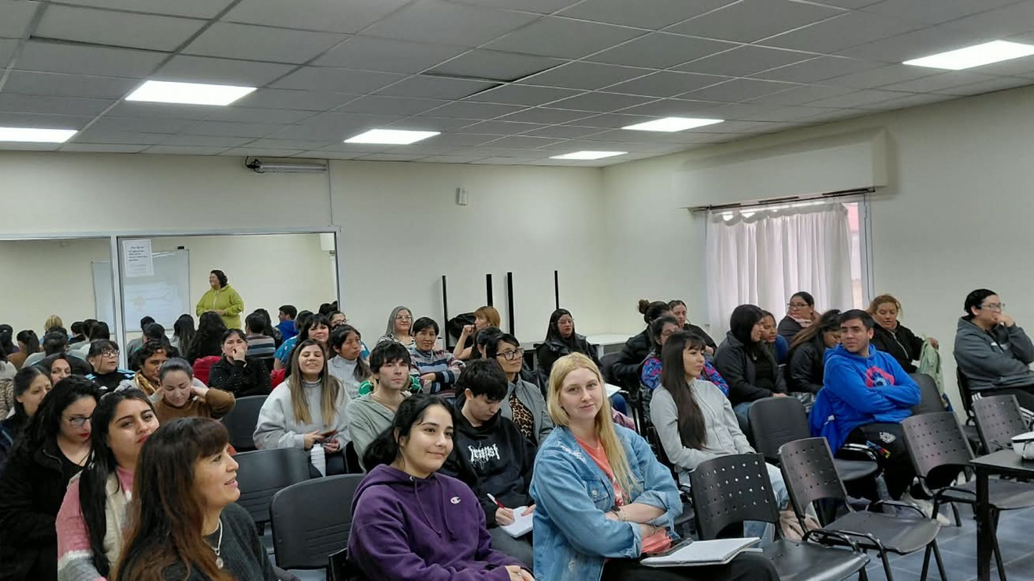 La Universidad del Chubut inició en Sarmiento el curso de Cuidados Integrales de Infancias