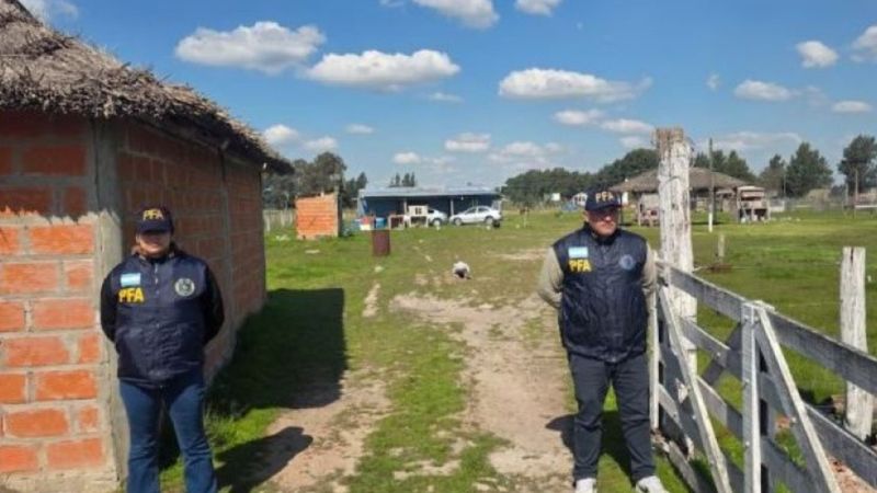 Rescatan a una joven pareja y a su hija de 3 años secuestrados por la deuda millonaria de un familiar