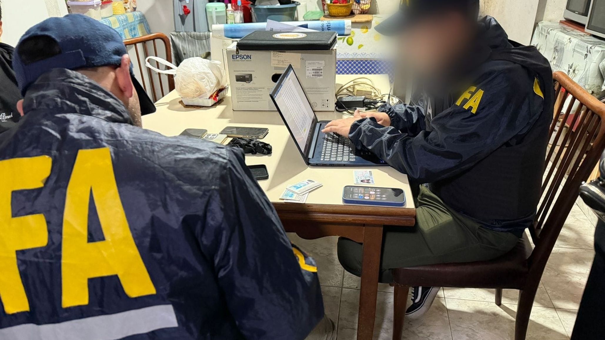La Policía Federal allanó a un menor en Quilmes que planeaba una masacre escolar con ayuda de una IA