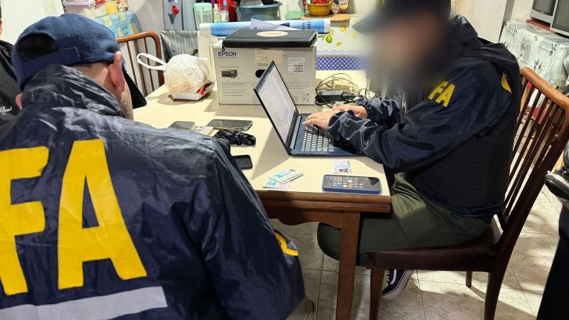 La Policía Federal allanó a un menor en Quilmes que planeaba una masacre escolar con ayuda de una IA
