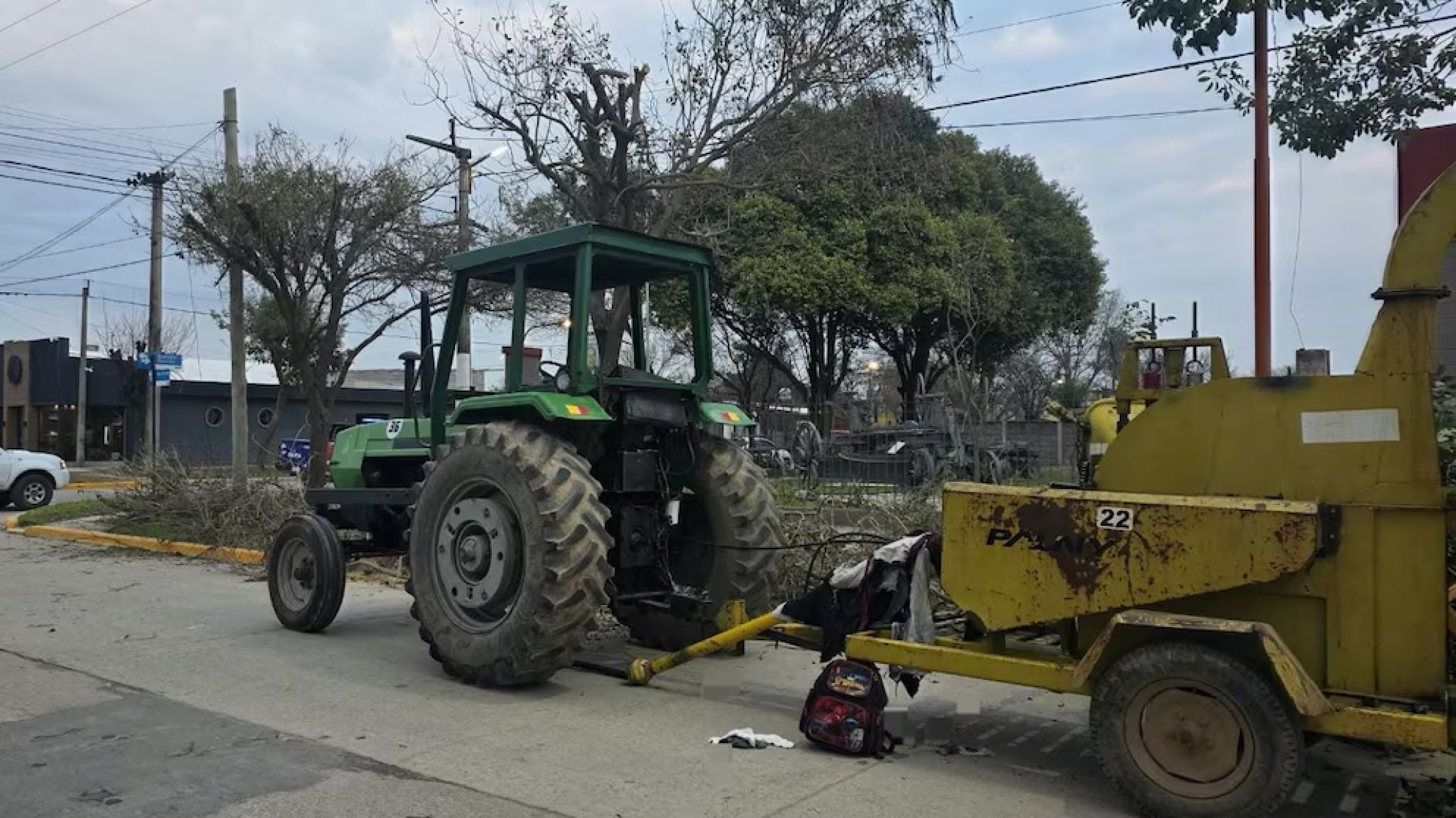 Murió un empleado municipal que había sufrido un accidente con una chipeadora de ramas