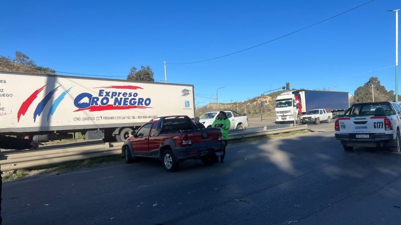 Susto en la Ruta 3: Fuerte choque en el acceso al Barrio Castelli