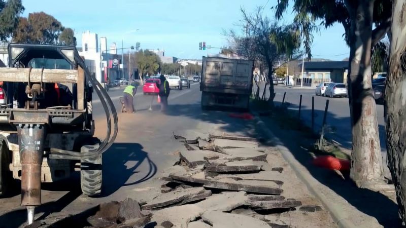 Comodoro: avanzan los trabajos de reparación de la Ruta 3 sobre la avenida Yrigoyen