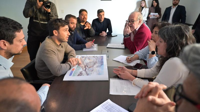Torres firmó el decreto que destina lotes con servicios a familias damnificadas por el derrumbe del Cerro Hermitte