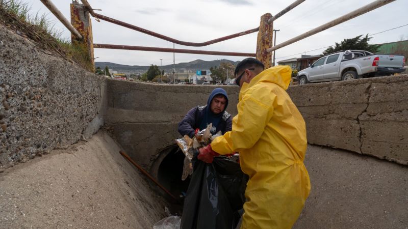 Ante la alerta por lluvias en Comodoro, piden no dejar basura en veredas y advierten por pluviales obstruidos