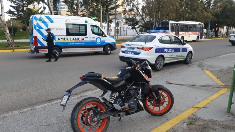 Un perro se cruzó sobre avenida Yrigoyen y provocó la caída de un motociclista
