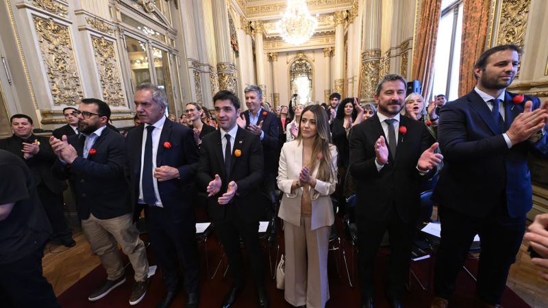 Torres acompañó a la Orquesta del barrio INTA en su histórica presentación en el Teatro Colón