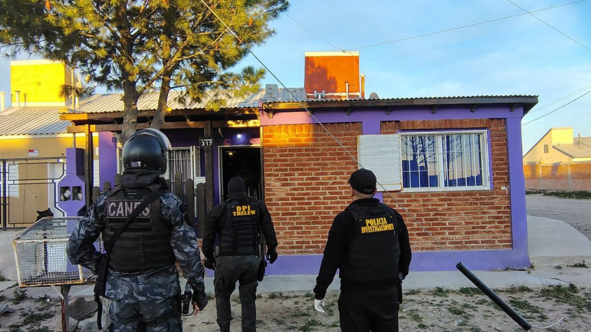 Asalto a la joyería de Trelew: investigan un llamado falso al 101 para alejar a los policías antes del ataque