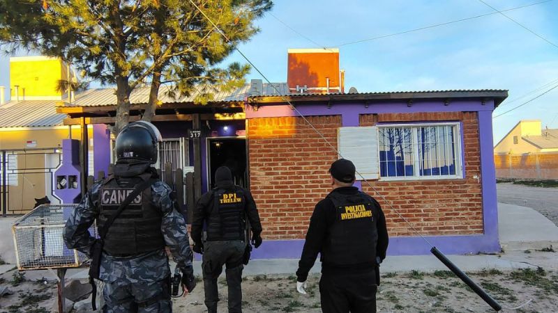 Asalto a la joyería de Trelew: investigan un llamado falso al 101 para alejar a los policías antes del ataque