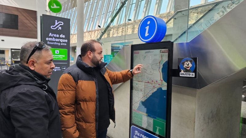 Comodoro Turismo instaló un tótem interactivo para viajeros en el Aeropuerto Internacional Gral. Mosconi