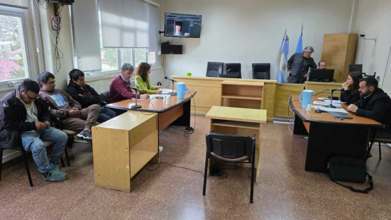 Terror a plena luz del día en Corcovado: persecución, cuchillos y prisión preventiva para tres atacantes