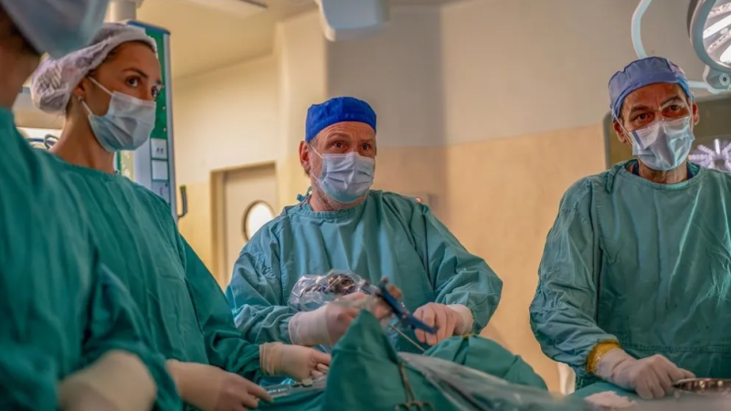 "Acceder al cerebro desde la nariz": la exitosa y milimétrica operación a una nena de 10 años en el Garrahan