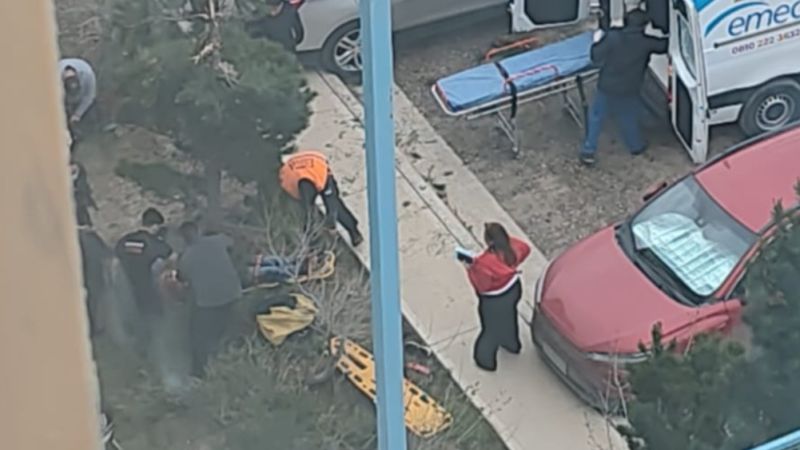 Conmoción en Comodoro: un joven cayó del techo de la UNPSJB
