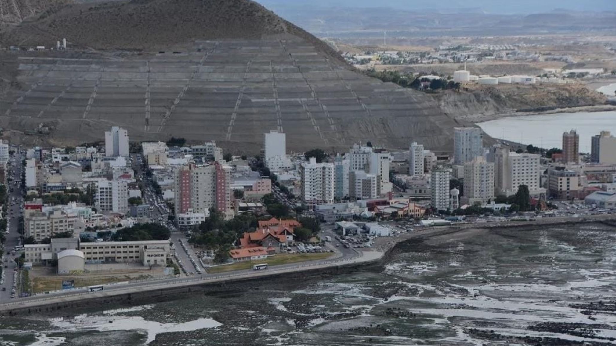 La pobreza en Comodoro y Rada Tilly es del 32.7%: alcanza a casi 98 mil personas