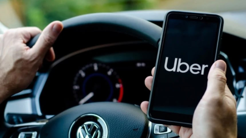 Uber en Trelew: un juez aclaró que no corresponde sancionar a un conductor habilitado en Madryn por un traslado autorizado