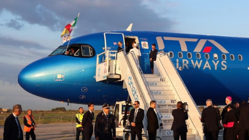 León XIV llegó a París e inició una histórica visita de cuatro días a Francia