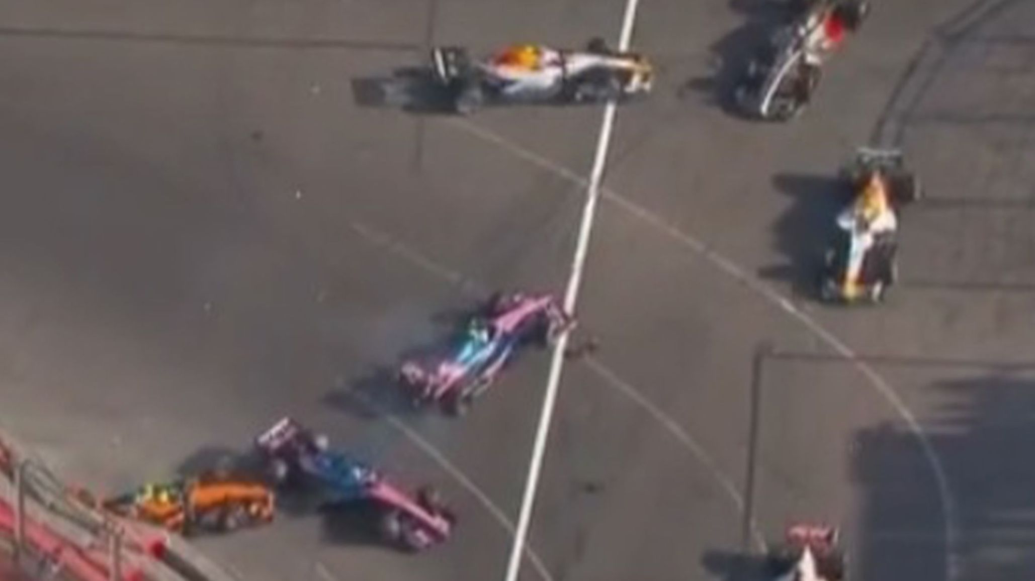 Fórmula 1: Colapinto abandonó en Bakú tras un choque con Gasly y Norris