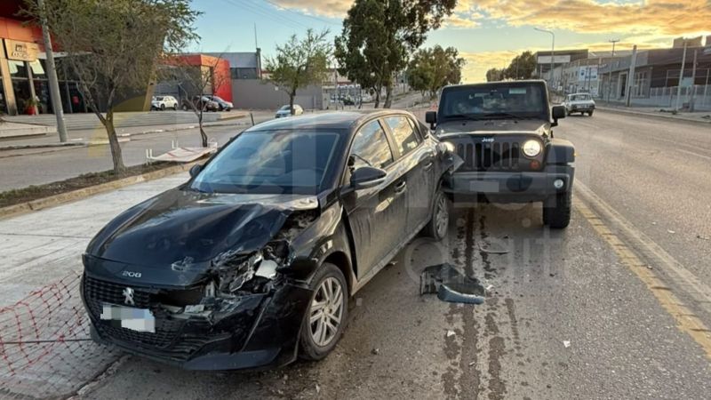 Choque múltiple frente a la Toyota en Comodoro Rivadavia: un Jeep impactó contra otros tres vehículos