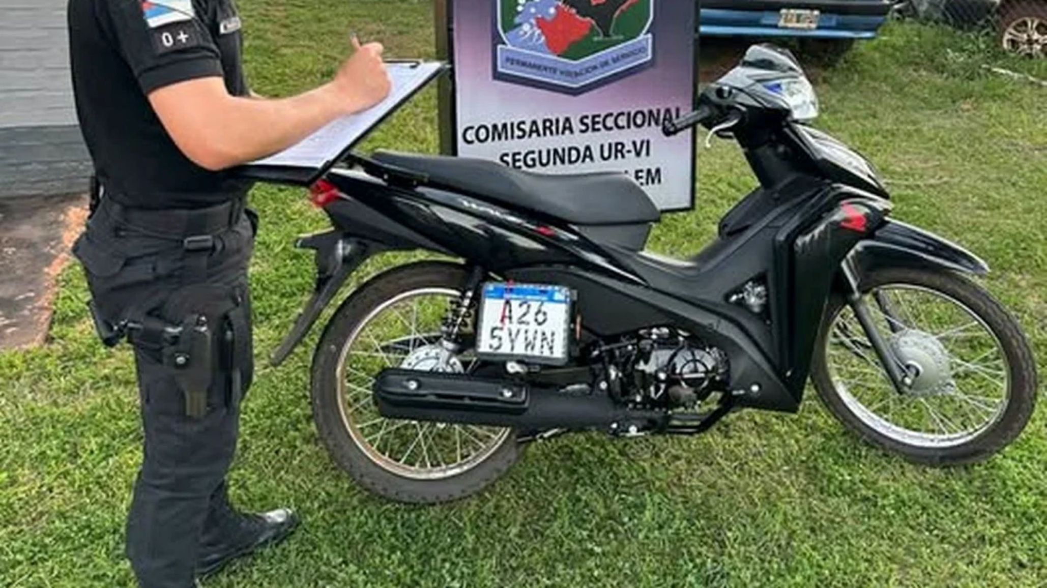 Demoraron a un adolescente de 17 años que circulaba en una moto robada en Misiones