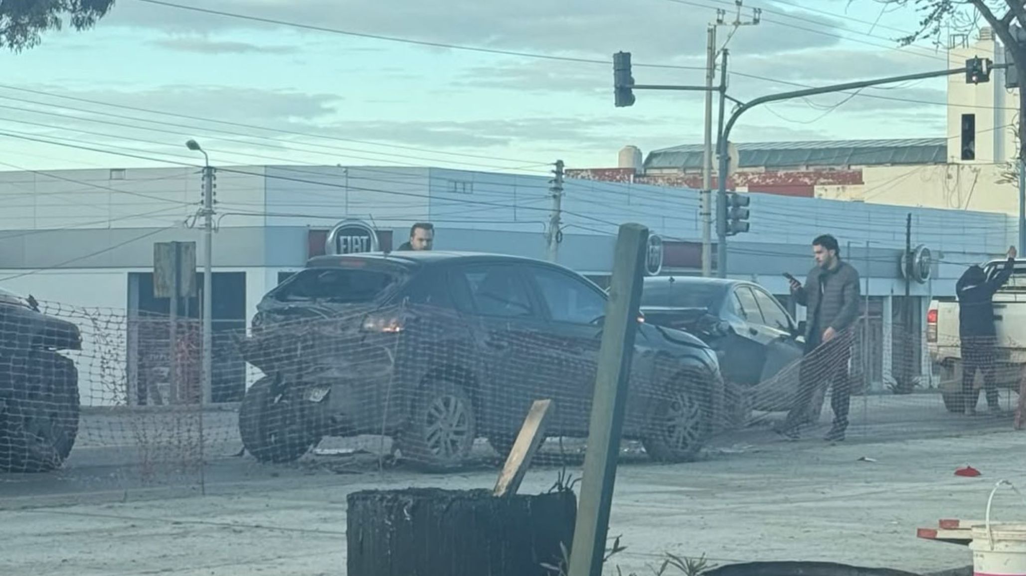 Choque múltiple frente a la Toyota en Comodoro Rivadavia: un Jeep impactó contra otros tres vehículos