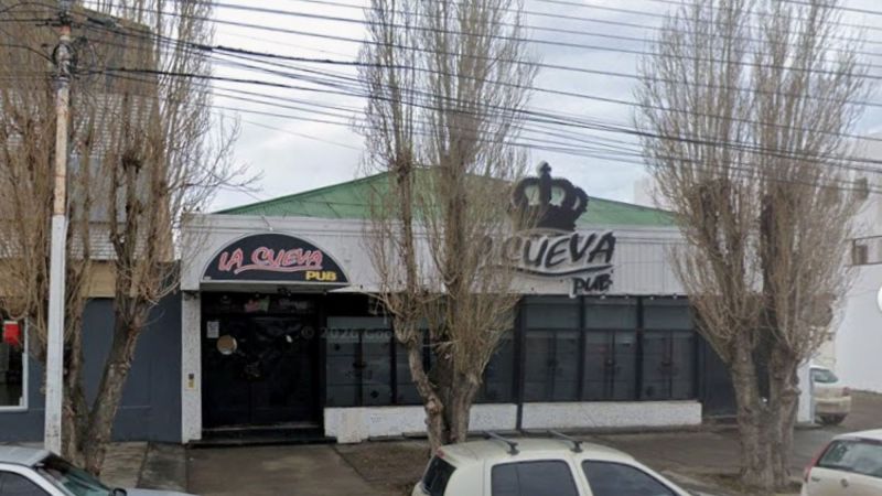 Santa Cruz: dejó a su hija encerrada en el auto para irse a bailar; ahora le impusieron una perimetral y no podrá acercarse a sus dos hijos