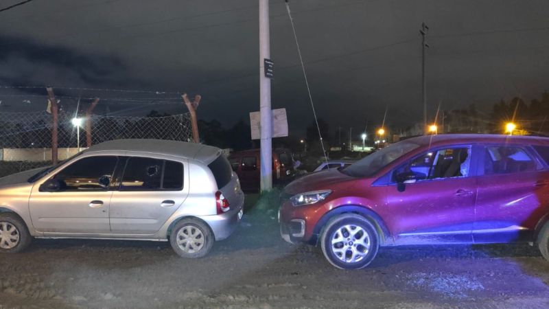Comodoro: aprehendieron a un hombre acusado de romper a piedrazos dos autos en el barrio Moure