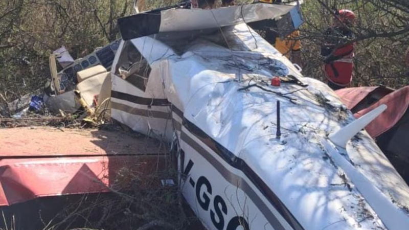 Cayó una avioneta en una zona rural de Córdoba: cinco personas resultaron heridas