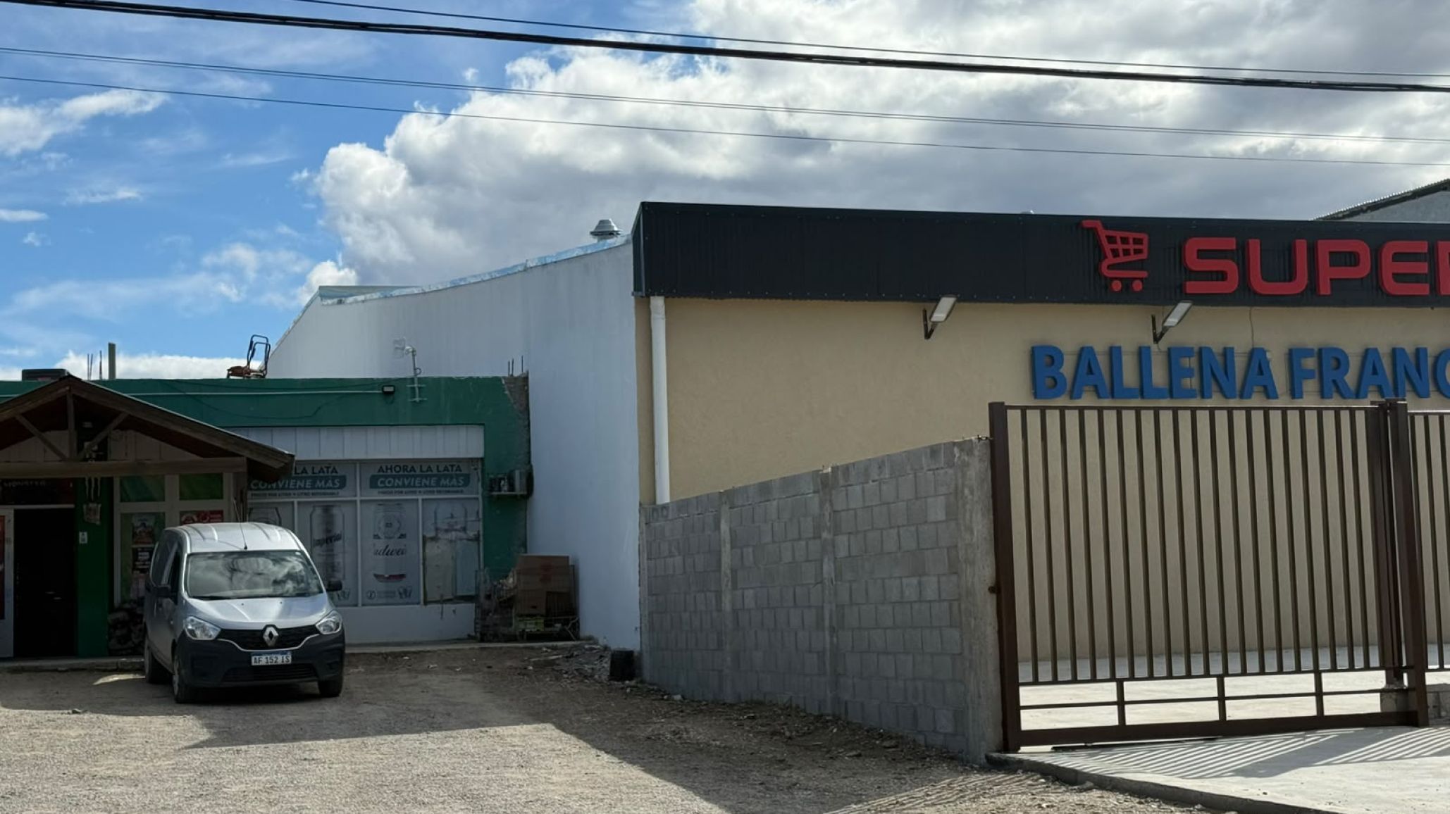 Rada Tilly: cuestionan la ubicación de un segundo supermercado chino junto a un comercio histórico