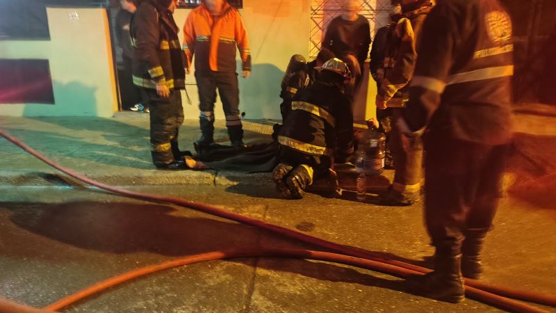 Comodoro: rescataron a un hombre de 67 años durante un incendio en su vivienda
