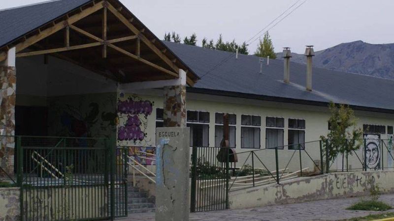 Chubut: tiraron gas pimienta en una escuela y un menor resultó afectado
