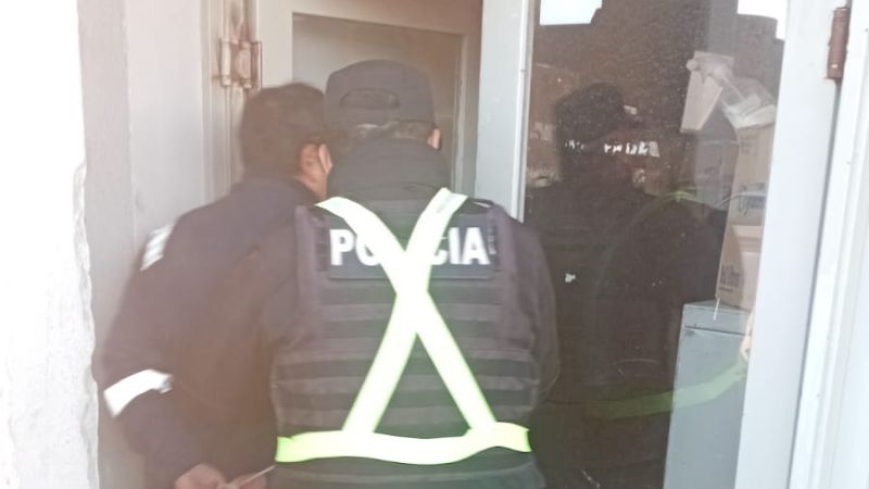 Los encontraron realizando una conexión ilegal en un poste y dijeron que trabajaban para la SCPL